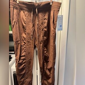 NWT Lululemon Dance Studio MR Jogger size 14